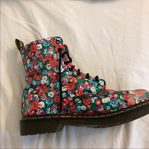 doc martens floral pascal